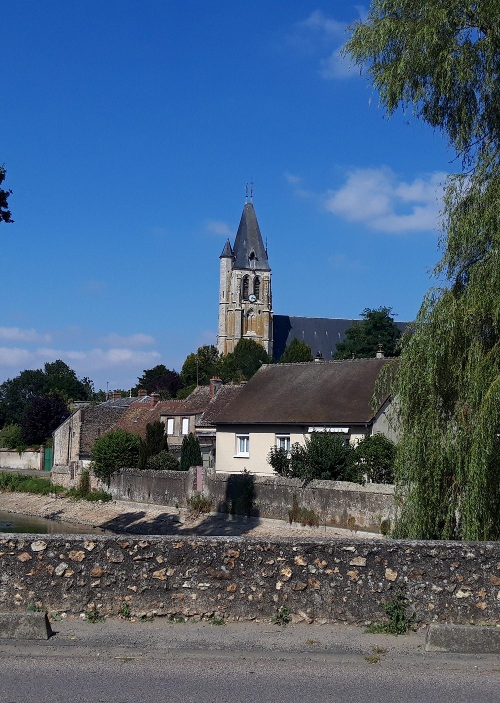 Vue en direction de l'église Saint-Nicolas